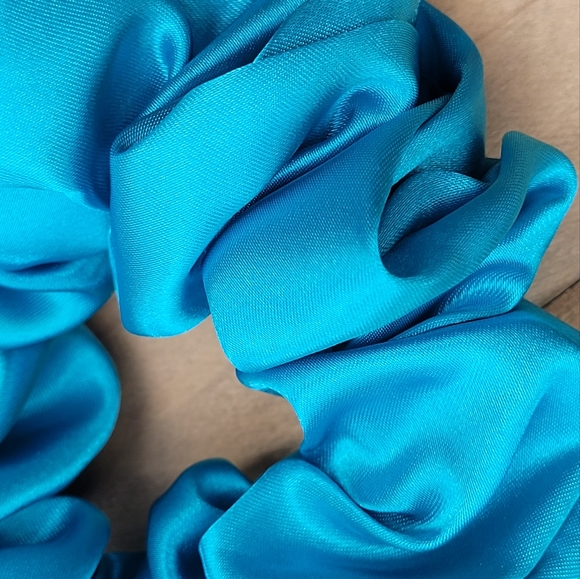 Full large size scrunchie - Picture 3 of 3